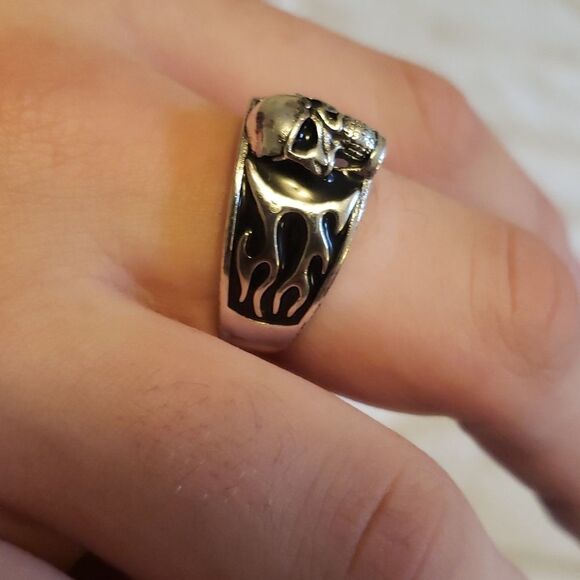 Skull Ring Fear Nothing Biker Flaming Skull - Picture 5 of 6